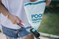 Bolsas Sanitarias Biodegradables "Poop Bags" Zee.Dog -Mascotas Productos Tienda dog poop bag blue zeedog feature caroussel 2 1024x1024